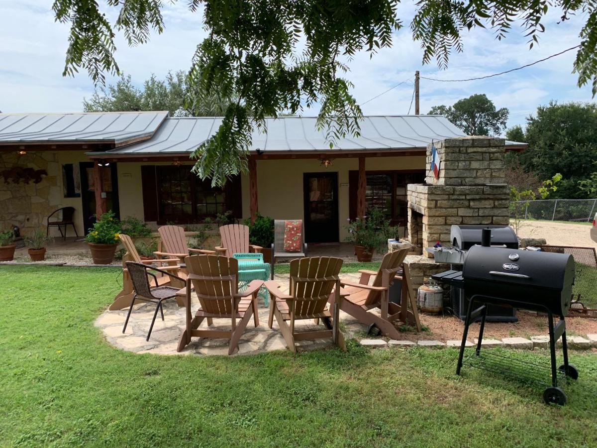 Diamond H Lodge B&B Bandera Exterior photo