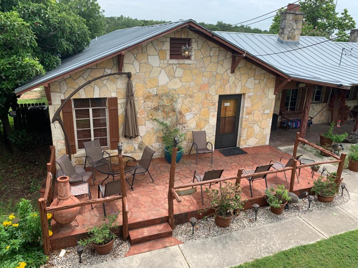 Diamond H Lodge B&B Bandera Exterior photo